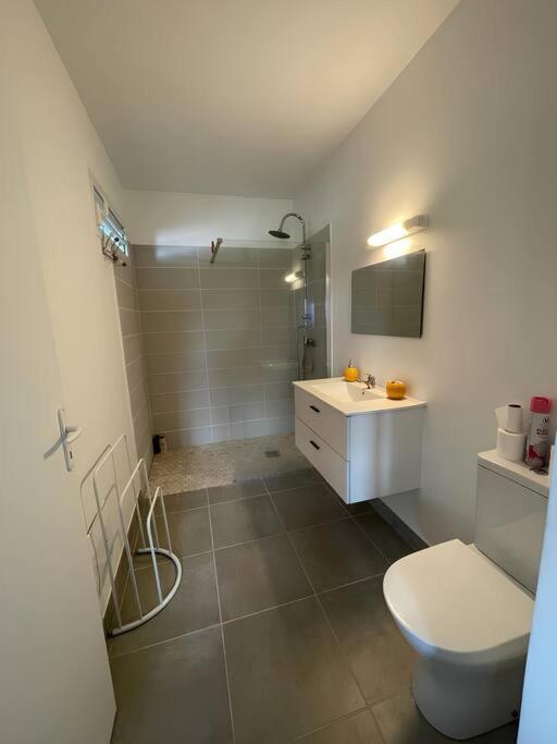 Bas De Villa F2 Neuf Avec Terrasse Et Piscine Le Diamant Esterno foto