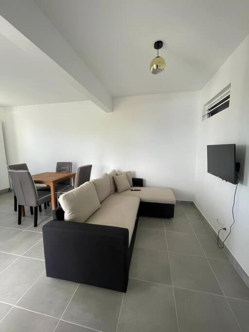Bas De Villa F2 Neuf Avec Terrasse Et Piscine Le Diamant Esterno foto